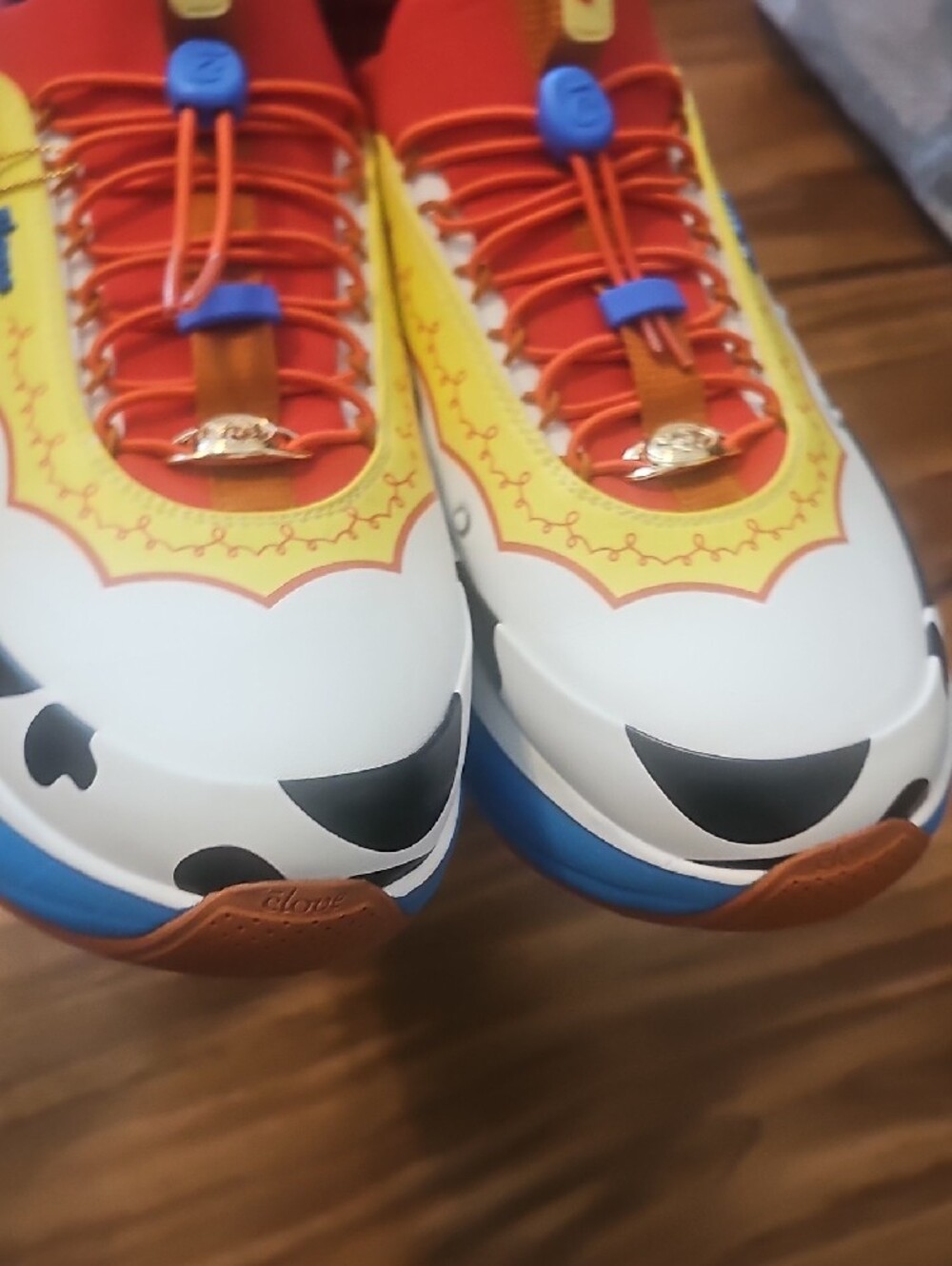 Women's Jessie Sneakers - Picture 10 of 11